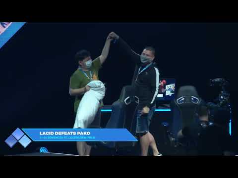 Evo 2022 KOF XV Top 8 - Lacid pops off and throws his pillow
