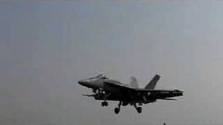 preview picture of video 'US Navy F/A-18E Super Hornet landing at NAS Lemoore'