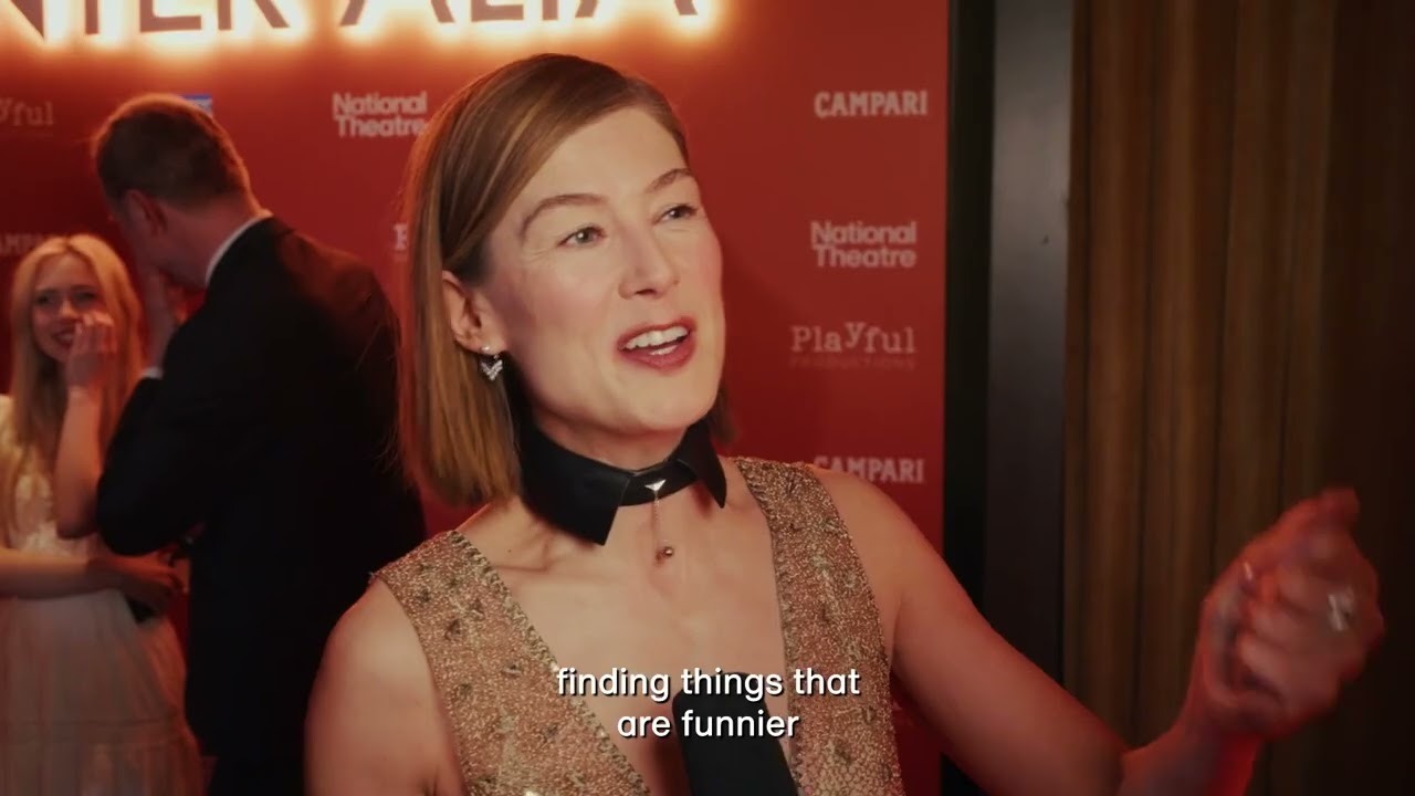 Miniature de la vidéo Inter Alia starring Rosamund Pike - West End opening night du film National Theatre Live: Inter Alia