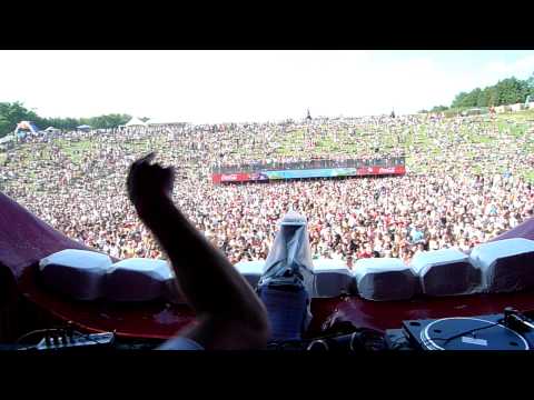 Super Viral Brothers - Hot Chocolate + Polar Bear Rug (Dada Life Remix)