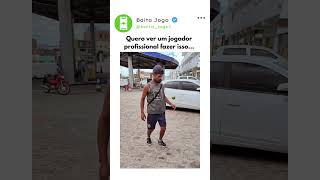 o cara com limão faz mais embaixadinha que eu com bola #futebol #soccer #shorts #futebolarte