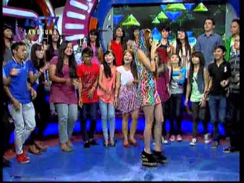 Aura kasih - Bukan Pemain cinta Live DAHSYAT 2013.mpg