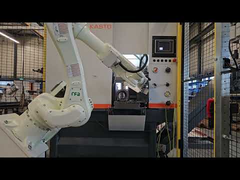 RFA's Kawasaki RS020NFE91 Robotloader ontlaadt Kasto zaagmachine bij Biezepol Metaalbewerking B V