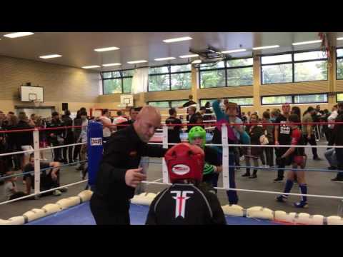 2012-10-22 SDM der ISKA Tyler Felde Finale K1 Sparring -39Kg- Sugambrer Fightclub