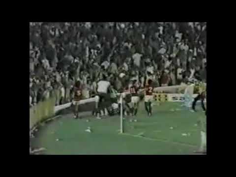Gol de Rondinelli contra o Vasco