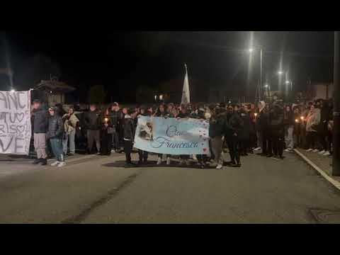 Morte Francesco Latini, in centinaia alla fiaccolata per il giovane 