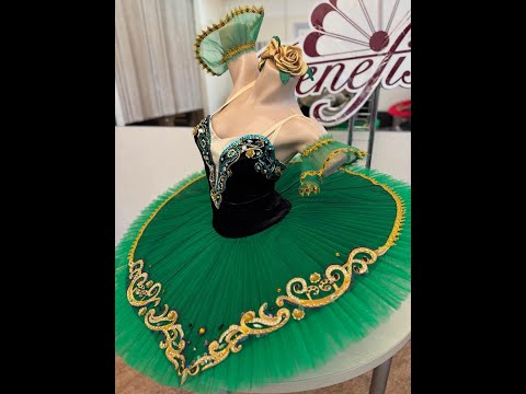 Stage costume P 1127 - video 4