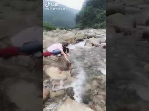 #气功#打坐#经络 chinese medicine国际针灸医师三诚道长中医生活&mdash;青城山河中间带徒弟打坐