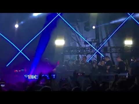 Carl Cox Played "Vikthor - Hit The Run" at  Open Air Brooklyn