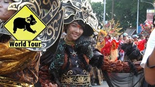 preview picture of video 'carnaval de Solo en Indonesie ( Tour du monde voyage voyages vacances sejour )'