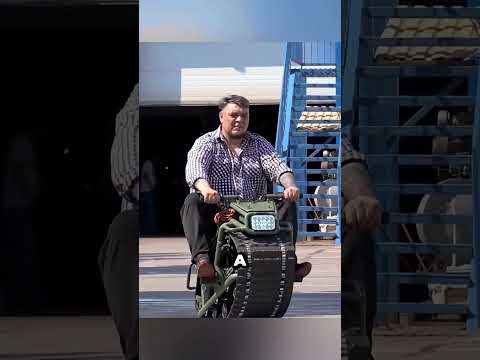 La Moto Russa che si Guida Senza Manubrio!