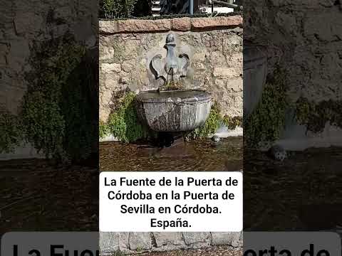 EN LA PUERTA DE SEVILLA SE ENCUENTRA LA FUENTE DE LA PUERTA DE CÓRDOBA EN CÓRDOBA. España.
