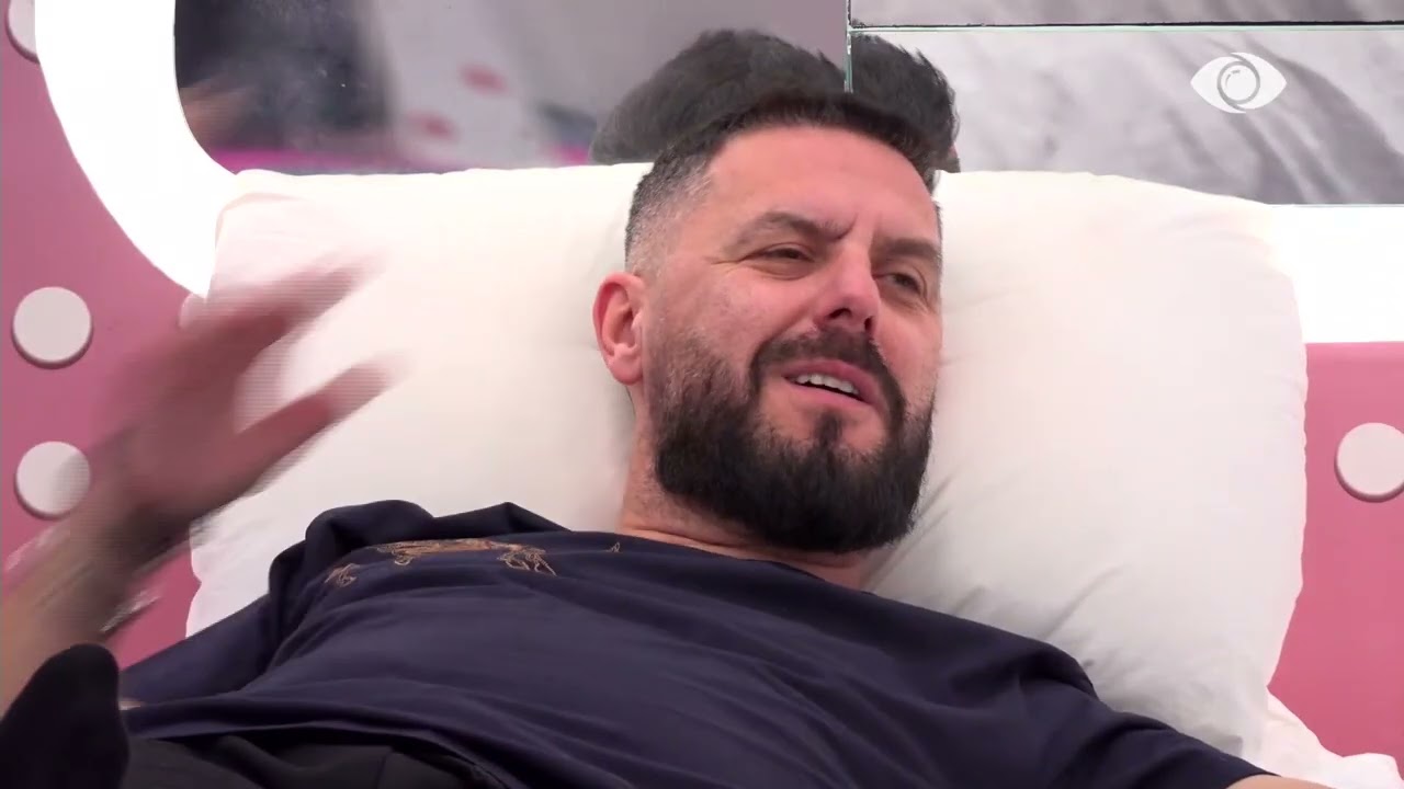 Nuk mund ta dua Juelën më shumë se lojën/ Rogerti- Edisës: Je femër legene