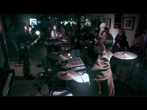 ⁄handlogic - Bury a Friend (studio live session)