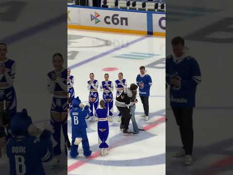 КАРИНЕ КРОСС СДЕЛАЛИ ПРЕДЛОЖЕНИЕ #янгер #shorts