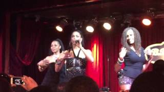En Vogue performs &quot; Hold On &quot; at BB Kings