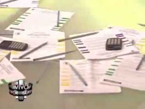 SuperXclusivo 4/19/12 - Héctor Travieso le llena las planillas a La Comay