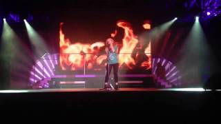 Aubrey O&#39;Day in rehearsal singing live Wreckingball Acoustic