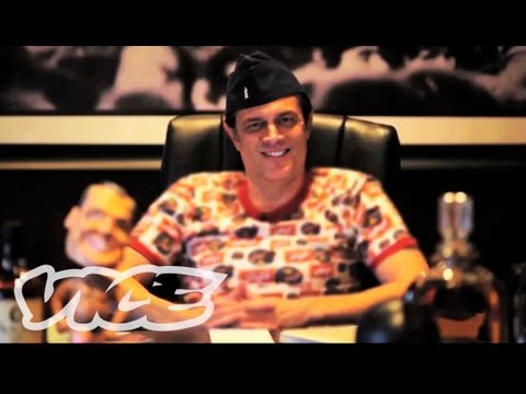 Johnny Knoxville Absolutely Insane Party Story | PARTY LEGENDS