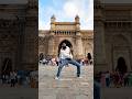 Aavan Jaavan WAR 2 Hrithik Roshan Kiara Advani Subodh Londhe Helmet Guy Viral Traffic Dance