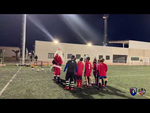 Papá Noel llega a El Canó sorprendiendo al Benjamin “A” del Llíria Levante UD.