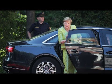 Angela Merkel erscheint ohne Ehemann bei Wagner-Festspielen - plötzlich taucht er doch noch auf