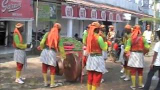 preview picture of video 'Before The Bull Race - Madura - East Java'