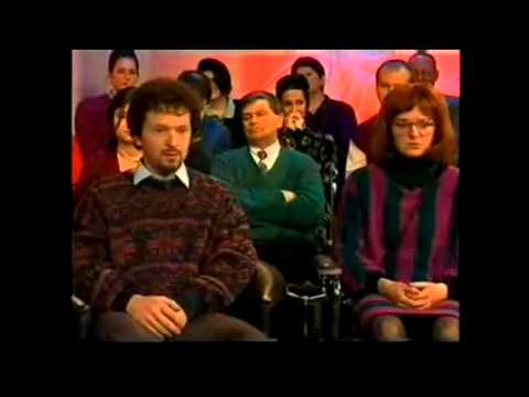 Apresentador tem ataque de riso em debate 2018