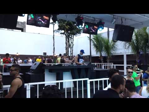 The Week Brazil CARNAVAL SP DJ FABIO MARX