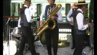 Struttin' With Some Barbecue - Dixieland Crackerjacks