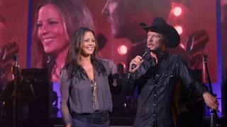 Put My Heart Down (Live) - Sara Evans &amp; Luke Wheeler