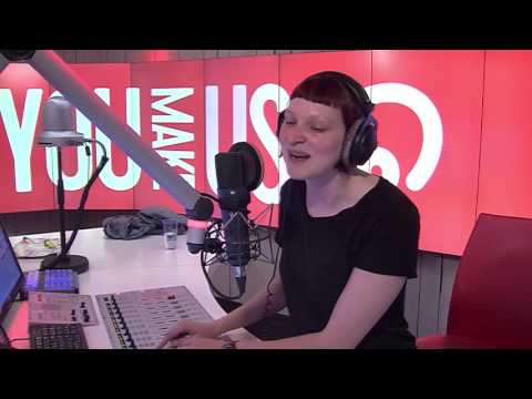 Shalini steunt de militairen