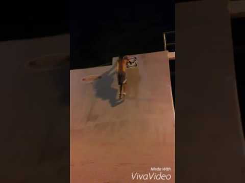 Treino de apoio na borda do Half-pipe Valinhos. Isometria e resistência.