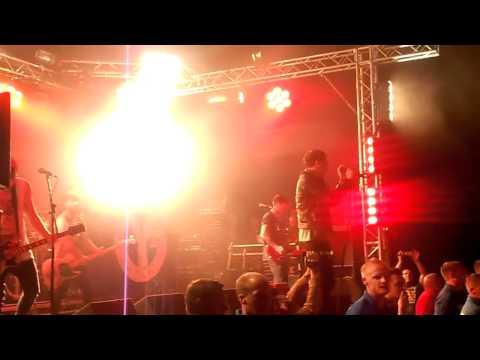 Set Fire To The Rain Cover Live At Reading Festival 2012 - Young Guns