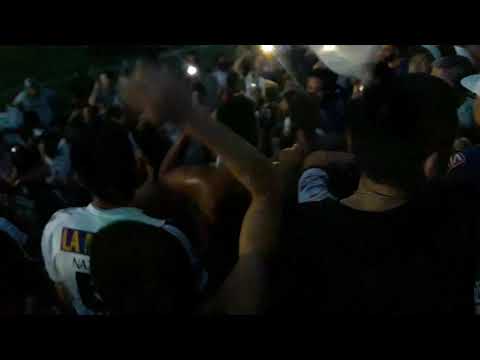 "Esta es tu hinchada que va de frente / La Barra De Caseros." Barra: La Barra de Caseros &bull; Club: Club Atlético Estudiantes