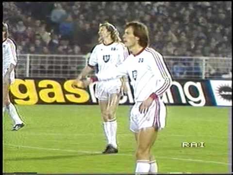 28/11/1984 SV Hamburg v Internazionale