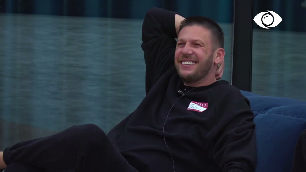 Banorët diskutojnë rreth sfidës me litarë