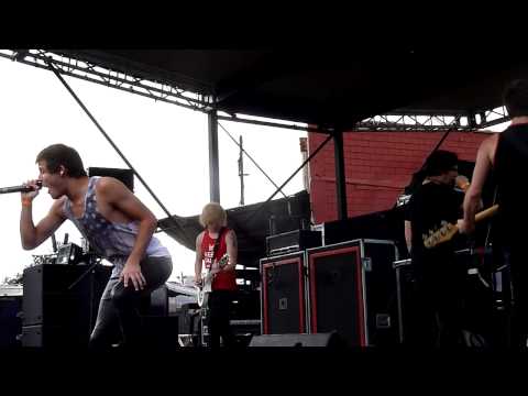 I See Stars - Murder Mitten - Live 10-27-13 Lonestar Metalfest