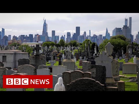 米国でのコロナウイルス死亡者数が10万人を突破 - BBC ニュース (Coronavirus deaths in US top 100,000 - BBC News)