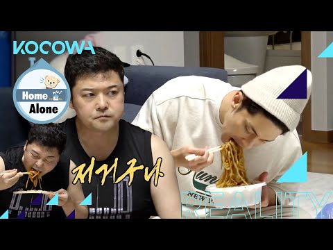 After working out Sung Hoon & Hyun Moo enjoy Beer and Jajangmyun MukbangㅣHome Alone Ep 424 [ENG SUB]