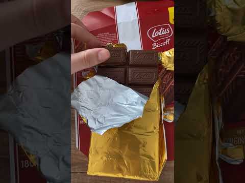 The Lotus Biscoff Chocolate Bar Denedim