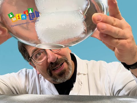 Warum schwimmt Eis auf dem Wasser? | MiniLab | Experimente für Kinder