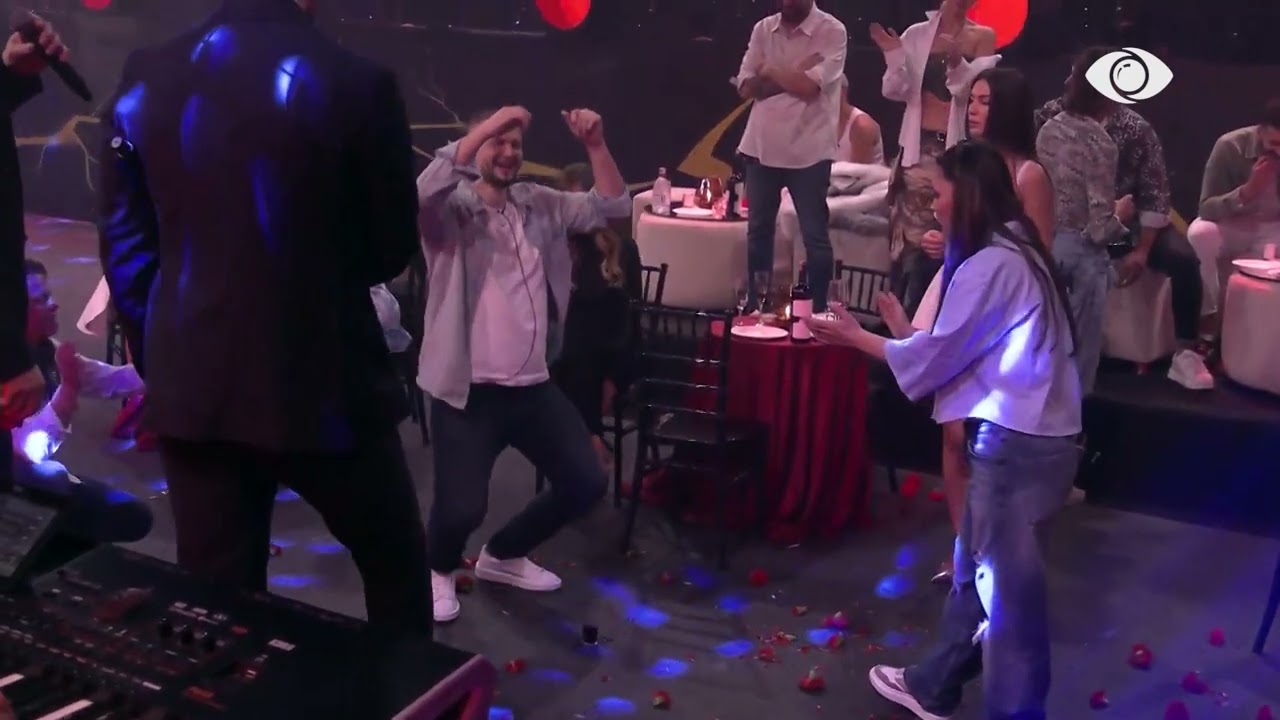 Laerti dhe Shkëlzeni kërcejnë së bashku, Rozana komenton banorët mes batutash