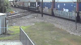preview picture of video 'Union Pacific accelerates over Rochelle crossing.wmv'