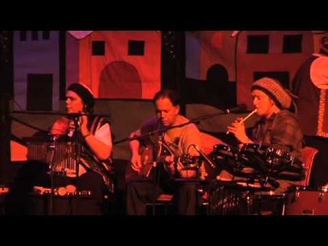 Tun Na Kata in concert