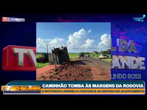 CAMINHÃO TOMBA ÀS MARGENS DA RODOVIA