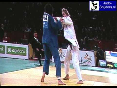 Judo 2009 Paris: Pasquet (FRA) - Denisenkova [-70kg].