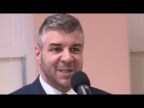 FEJLŐDÉS ÚTJÁN SZIRMABESENYŐ