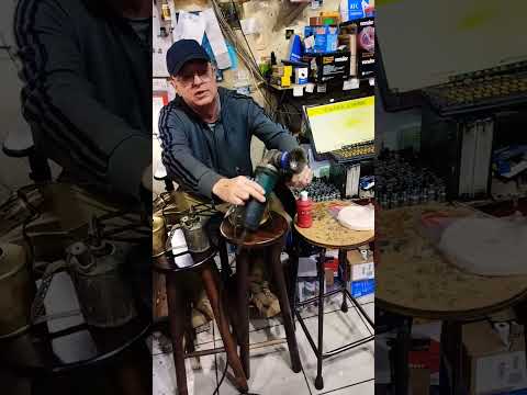 Como limpamos as peças antigas de cobre e latão