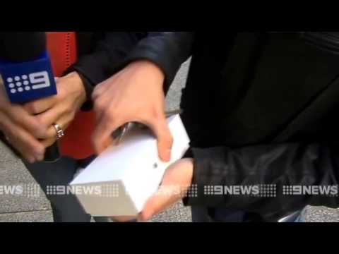 Menino. Derruba iPhone. Novo